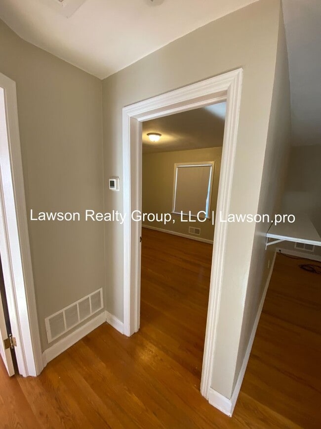 Building Photo - Raleigh Court -Three Bedroom Ranch with Basement