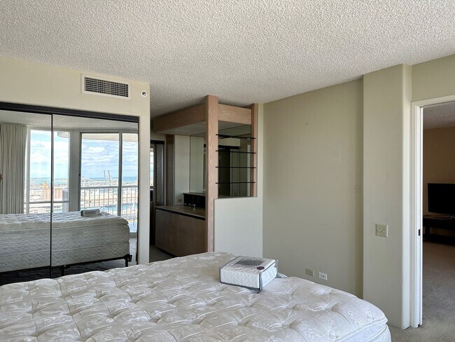 Building Photo - Subtly Furnished Honolulu Park Place 2BR/2BA/2PK Ocean View