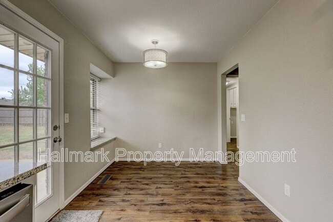 Building Photo - 816 N Briarcliff Dr