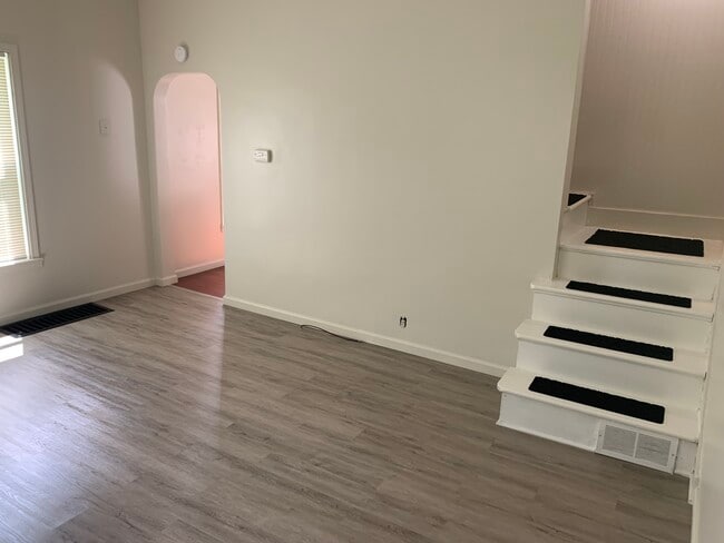 Building Photo - 742 S Saginaw St