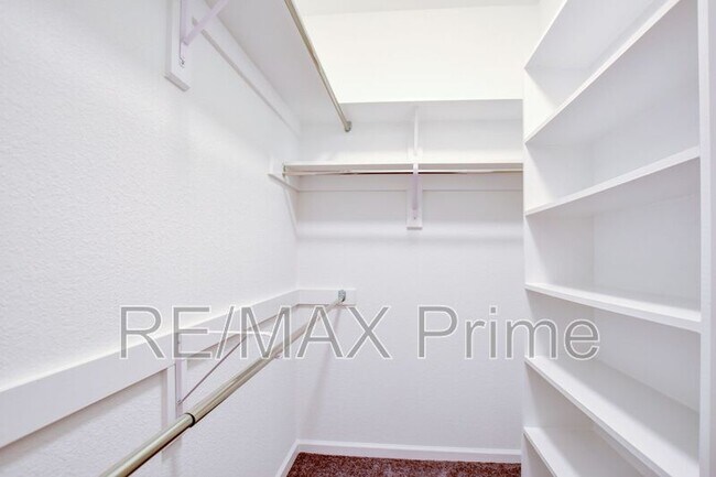 Building Photo - 1720 Vankar Dr