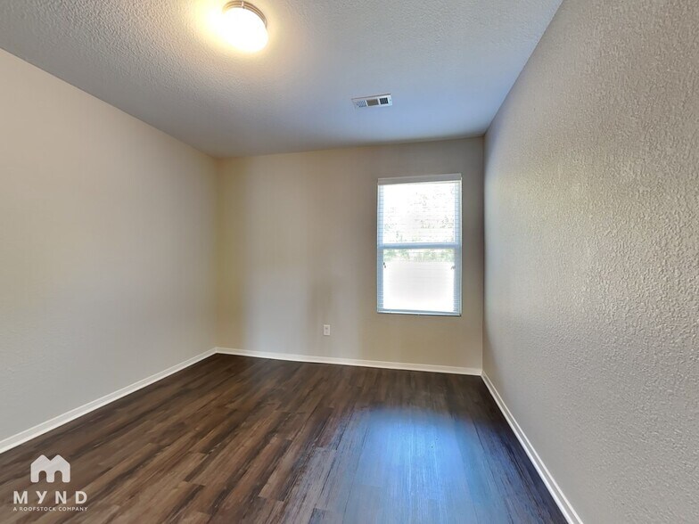 Building Photo - 303 Westwood Dr