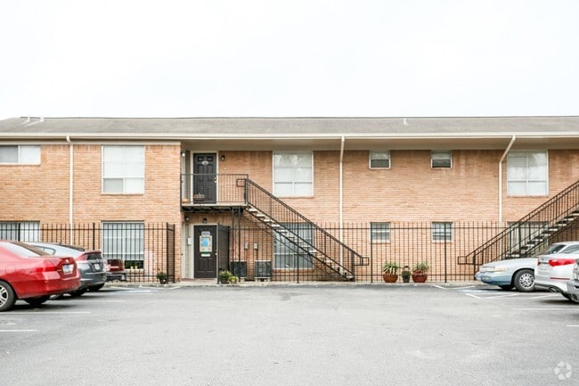 Building Photo - Twelve Canfield Place