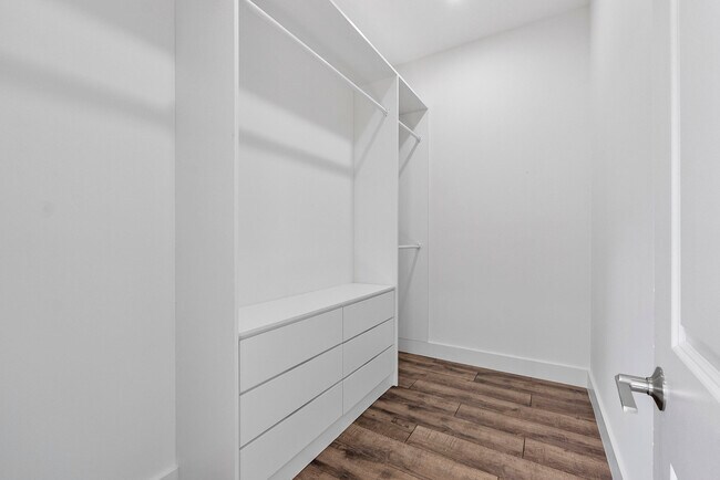 Building Photo - 1573 W 16th St