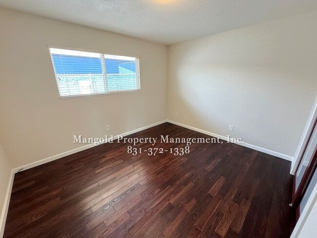 Building Photo - Great Home Located In Seaside Neighborhood with Fenced Back Yard!