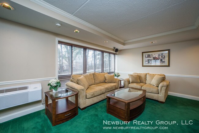 Building Photo - Stunning Two-Bedroom Apartment