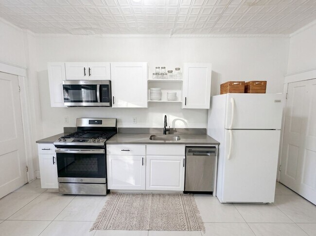 Building Photo - 328 E 33rd St