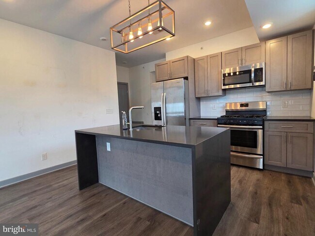 Building Photo - 411 W Berks St