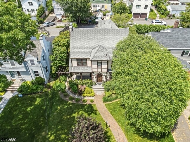 Building Photo - 49 Greenwood Dr