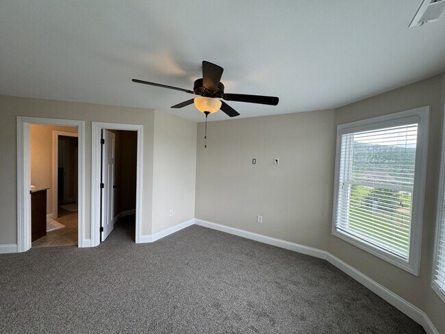 Building Photo - 2807 Talon Cir