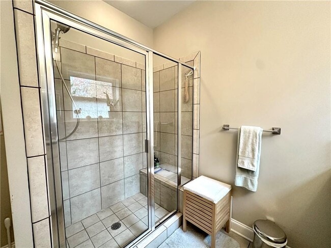 Building Photo - 3232 Brookview Rd