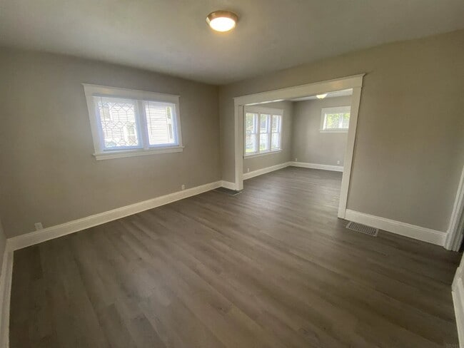 Building Photo - 318 Haney Ave