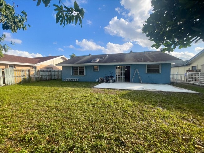 Building Photo - 7429 SW 14th Ct