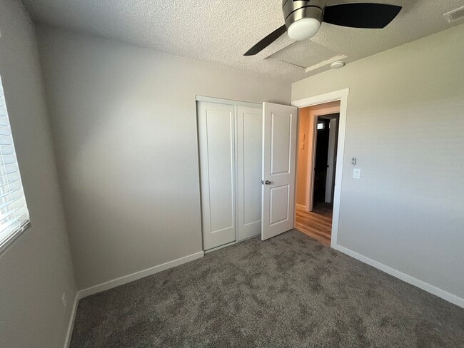Building Photo - Remodeled cozy home in North Redding!