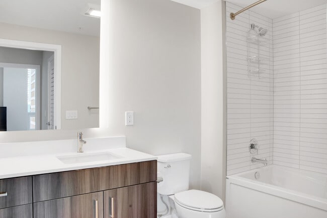 Building Photo - 210 Wall St