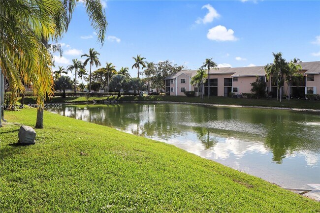 Building Photo - 1080 N Franklin Ave