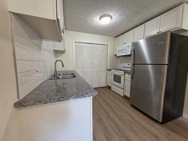 Building Photo - 450 Booth Cir SW