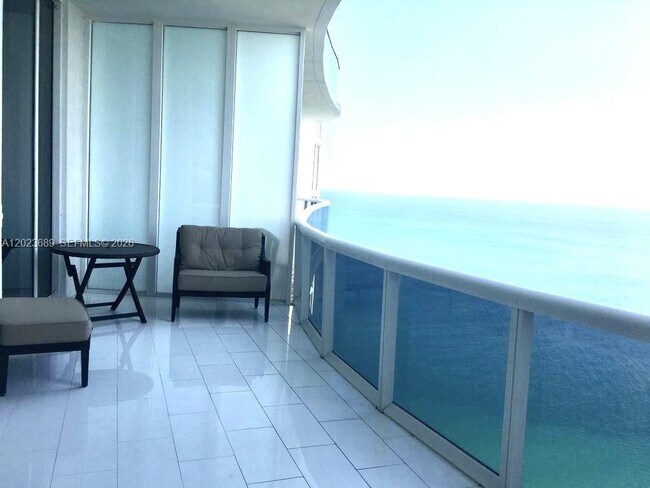 Building Photo - 15811 Collins Ave