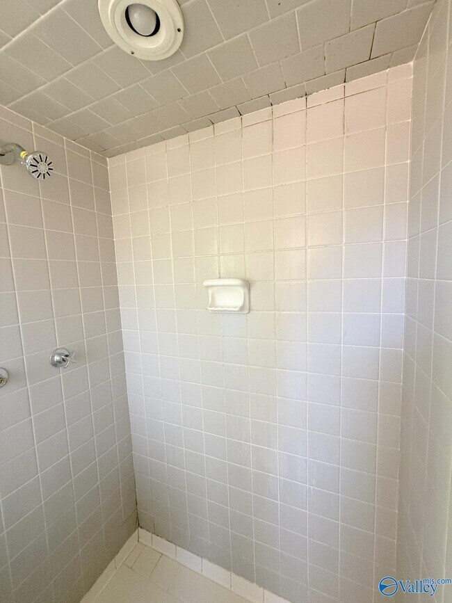 Building Photo - 1729 Laverne Dr NW