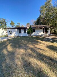 Building Photo - 2 Bed 1 Bath Home | Pet Friendly with Fenced Yard | Washer Dryer Hook Ups | Section 8 Welcome
