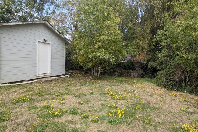 Building Photo - 2069 Holly St