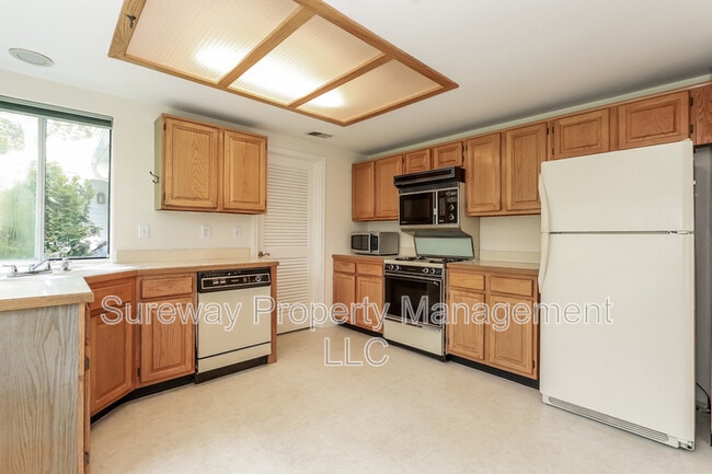Building Photo - 1042 A Canterbury Dr