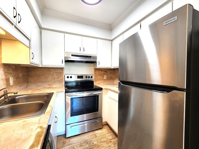Building Photo - Second Floor Unit; Amazing College Park Lo...