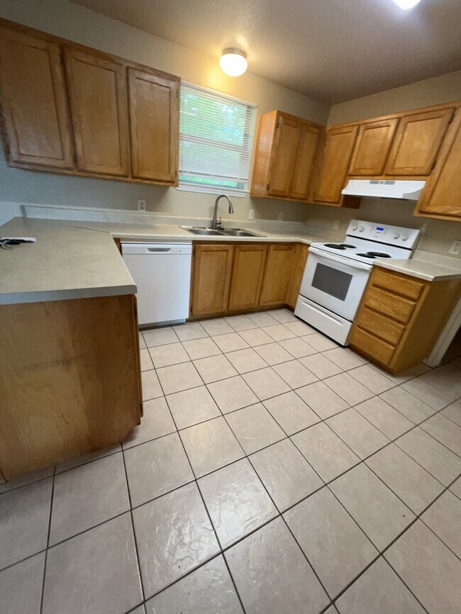 Building Photo - Wonderful 3/2/2 in Granbury ISD