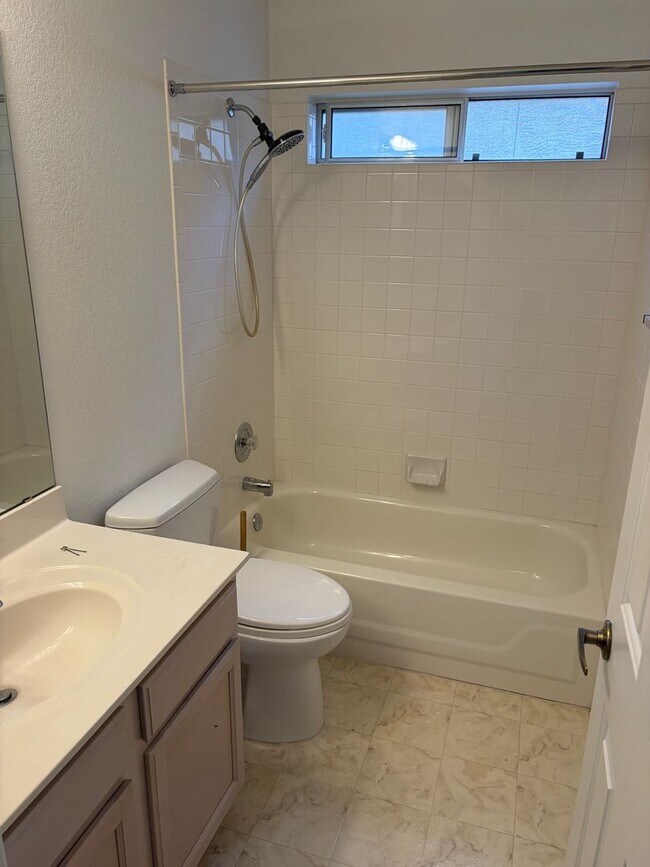 Building Photo - 55+ 2 Bed 2 bath home!