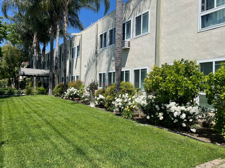 Building Photo - 13423 Burbank Blvd