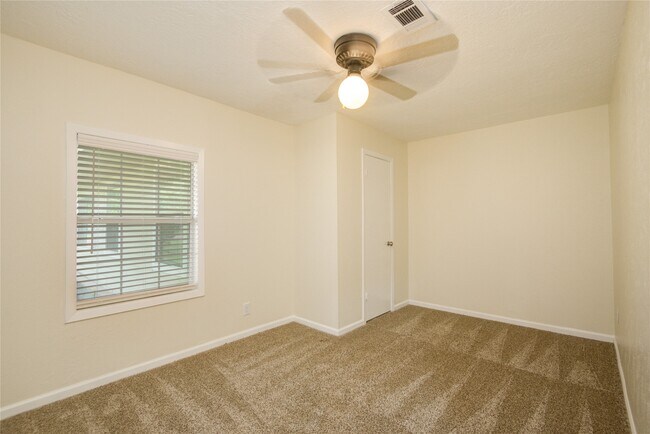 Building Photo - 804 Chickasaw Dr