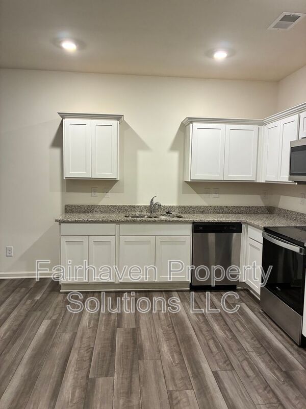 Building Photo - 1050 Paddington Dr