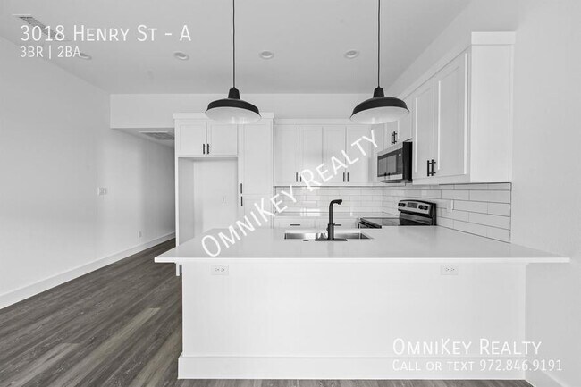 Building Photo - 3018 Henry St