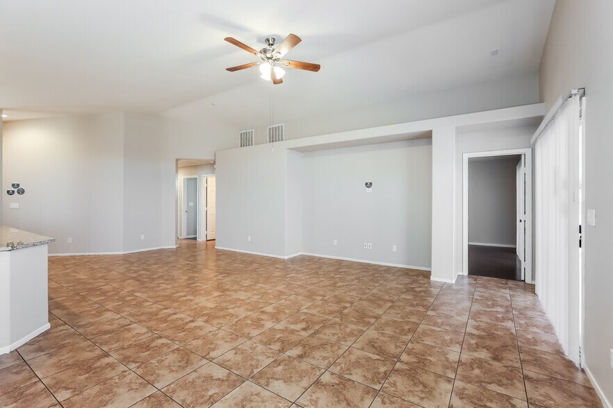 Building Photo - 5936 Crestmont Dr