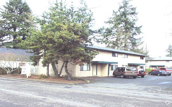 Primary Photo - Brentwood Townhomes