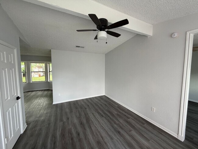 Building Photo - Freshly updated and move-in ready, this 4 bedroom, 2 bath home in Copperas Cove