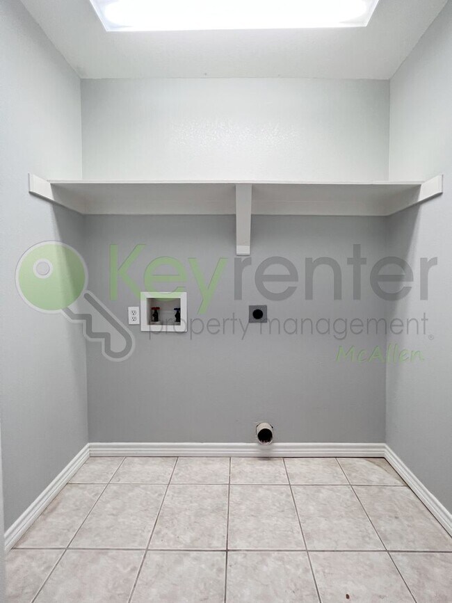 Building Photo - Gorgeous 4 bed/ 2 bath home in Sharyland Plantation (Mission, TX)