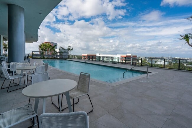 Building Photo - 1600 NE 1st Ave