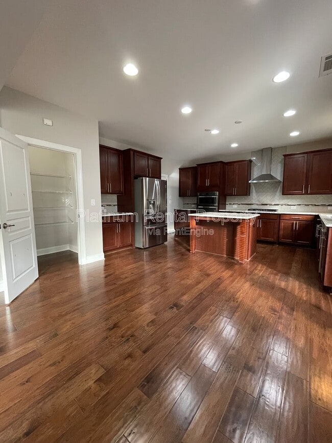 Building Photo - 600 Belton Ct