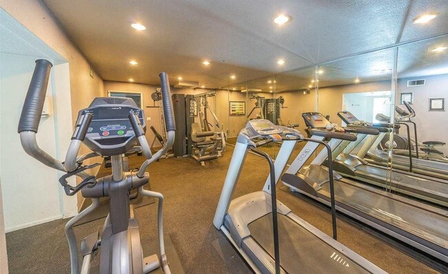 Building Photo - 680 Dartmore Ln