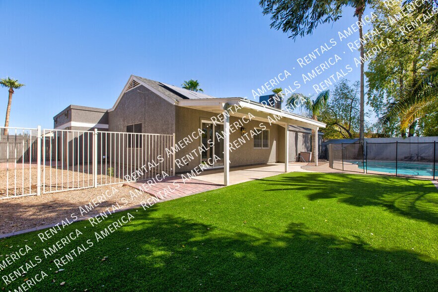 Building Photo - 819 W Ross Ave