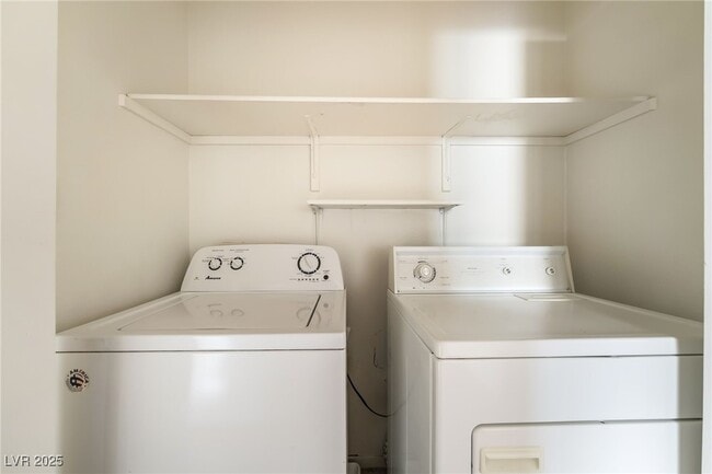 Building Photo - 11000 Vallerosa St