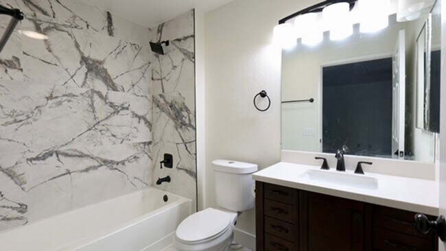 Building Photo - Very Nice 2 Bedroom and 2 Bathroom Apartment $2,450 + $125.00 WSG