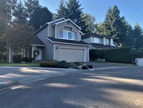 Building Photo - Beautiful 3 Bedroom / 2.5 Bath home in des...