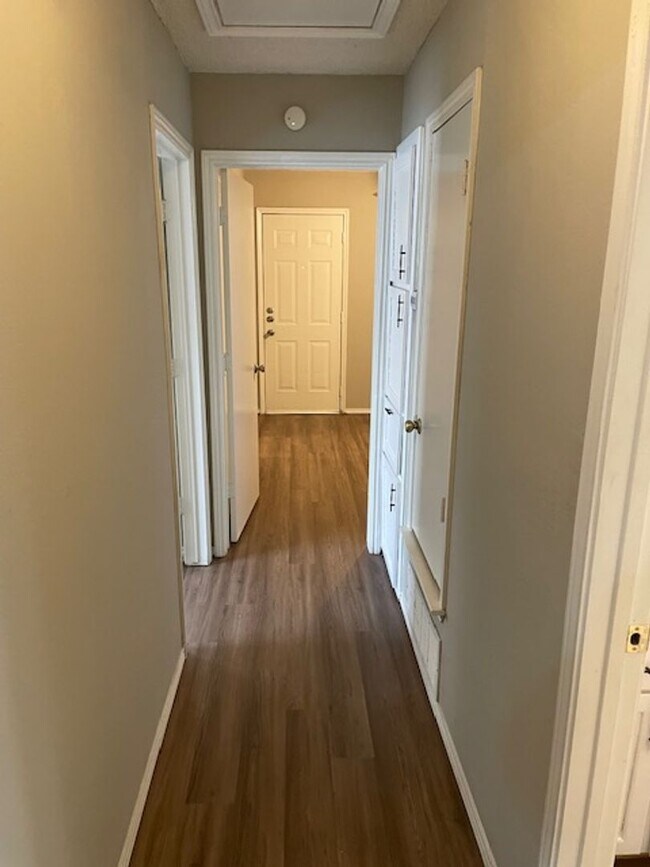 Building Photo - 322 Spring Branch Ln