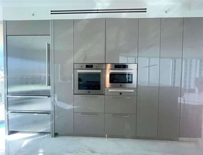 Building Photo - 17555 Collins Ave