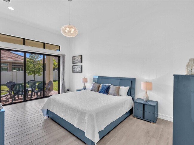 Building Photo - 8928 Bastille Cir E