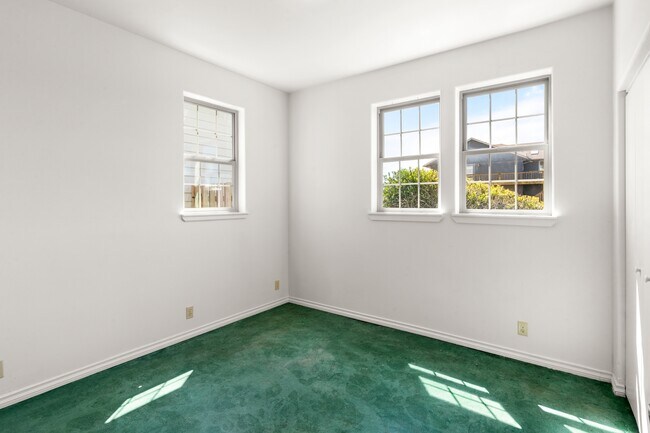 Building Photo - 1140 Ocean Shores Blvd SW