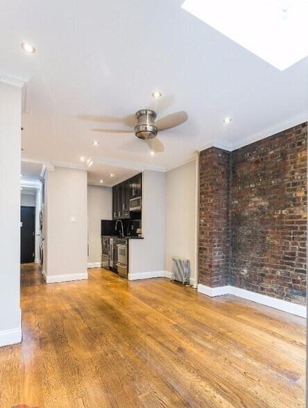 Building Photo - 437 W 53rd St