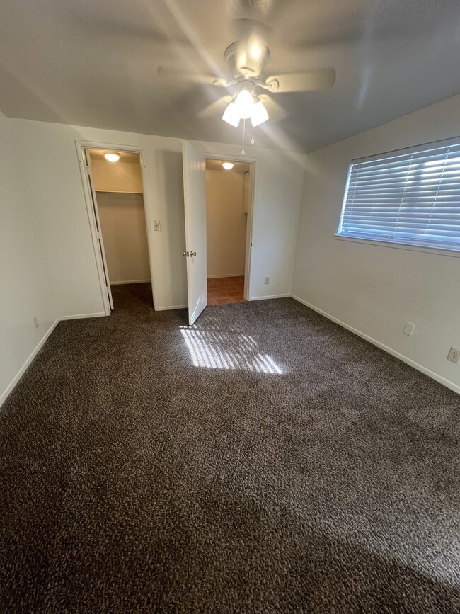 Building Photo - 1023 E Meadowbrook Ave